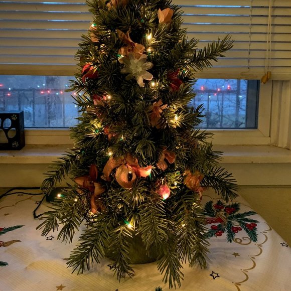 Vintage One-of-a-Kind Victorian Style Floral 21-inch Rose Tree with Lights - Picture 7 of 9